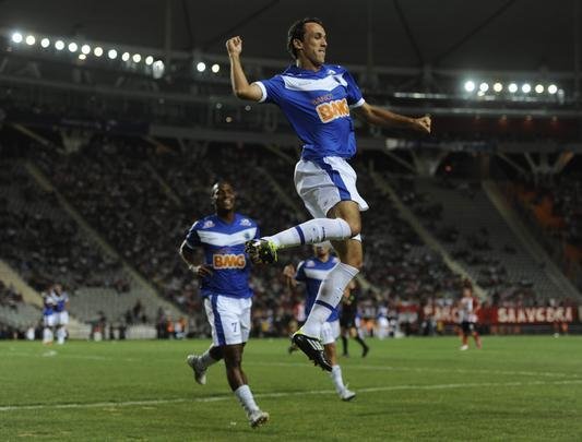 Lances da goleada do Cruzeiro sobre o Estudiantes em La Plata - AFP Photo/Juan Mabromata
