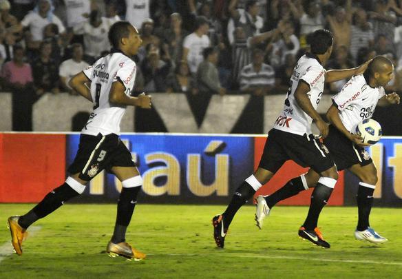 Corinthians saiu perdendo por 2 a 0, mas virou e venceu o Galo por 3 a 2 - Pedro Vilela/Esp. EM/D. A Press 