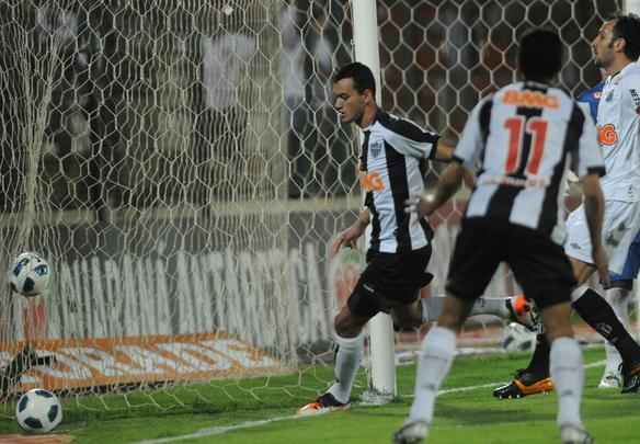 Réver abriu para o Galo aos 6 minutos da etapa inicial - Jorge Gontijo/EM/D.A Press