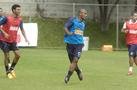Em 'rach�o' na Toca, jogadores do Cruzeiro improvisam n�meros e homenageiam �dolos