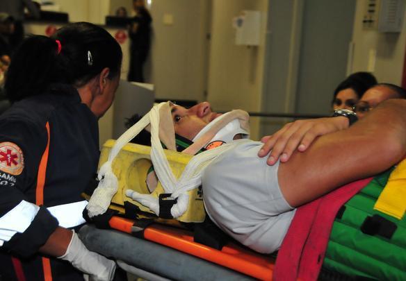 Zagueiro chegou ao hospital consciente, mas ao mesmo tempo assustado - Marcos Vieira/EM/DAPress