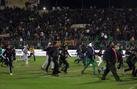 Viol�ncia em jogo de futebol no Egito 