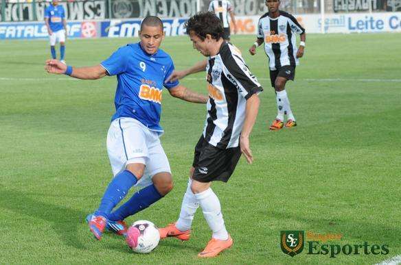 Lance da partida entre Atlético e Cruzeiro, na Arena do Jacaré - Jorge Gontijo/EM/D.A Press