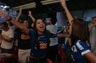 Torcida cruzeirense assiste ao cl�ssico em bares