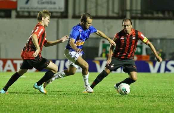 Cruzeiro e Atlético Paranaense se enfrentam pela Copa do Brasil - Daniel Castellano / AGP