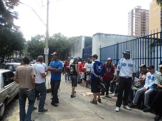 Fila de ingressos dobra o quarteirão no Barro Preto - Divulgação/ Cruzeiro