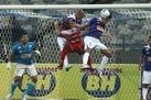 Imagens do confronto entre Cruzeiro e Am�rica-TO