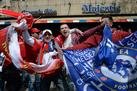 Torcidas de Chelsea e Benfica em Amsterd�