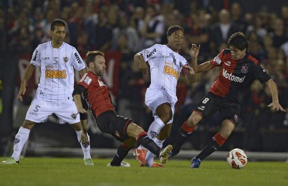 Veja imagens do duelo entre Newell's Old Boys e Atlético, na cidade de Rosário - AFP PHOTO / Juan Mabromata 