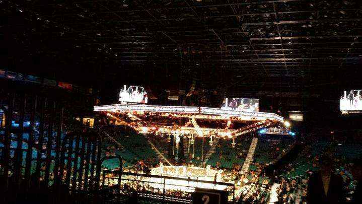 MGM Grand Garden Arena recebeu pequeno público na primeira luta do UFC 182