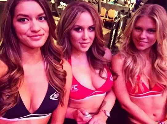 Da direita para a esquerda: octagon girls Vanessa Hanson, Brittney Palmer e Chrissy Blair marcam presença no UFC em Las Vegas