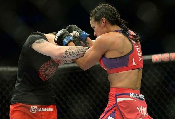 Marion Reneau (roupa vermelha) venceu Alexis Dufresne por decisão unânime