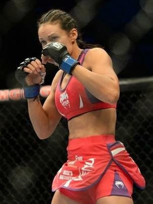 Marion Reneau (roupa vermelha) venceu Alexis Dufresne por decisão unânime