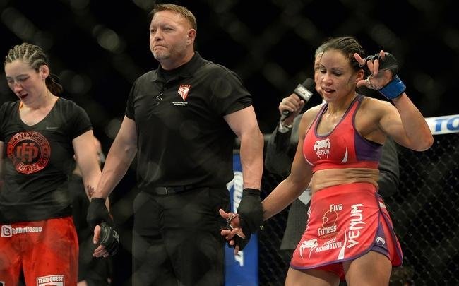 Marion Reneau (roupa vermelha) venceu Alexis Dufresne por decisão unânime