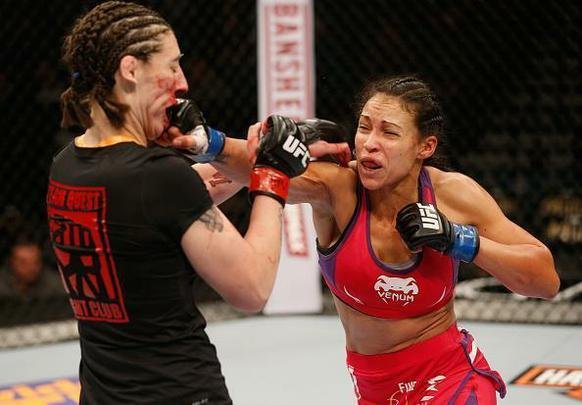 Marion Reneau (roupa vermelha) venceu Alexis Dufresne por decisão unânime