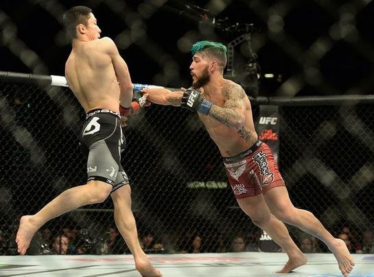 Kyogi Horiguchi (bermuda preta) venceu Louis Gaudinot por decisão unânime