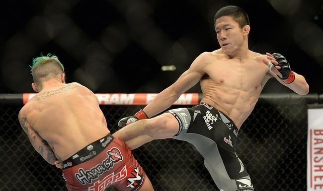Kyogi Horiguchi (bermuda preta) venceu Louis Gaudinot por decisão unânime