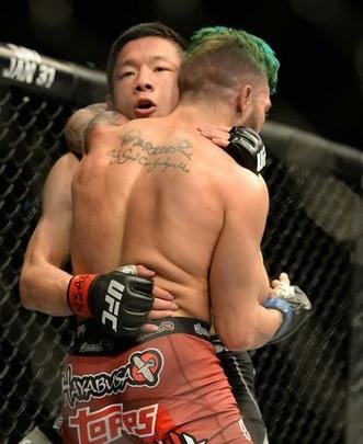 Kyogi Horiguchi (bermuda preta) venceu Louis Gaudinot por decisão unânime