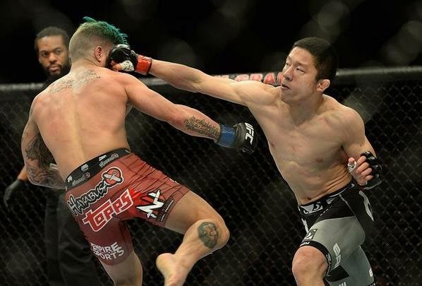 Kyogi Horiguchi (bermuda preta) venceu Louis Gaudinot por decisão unânime