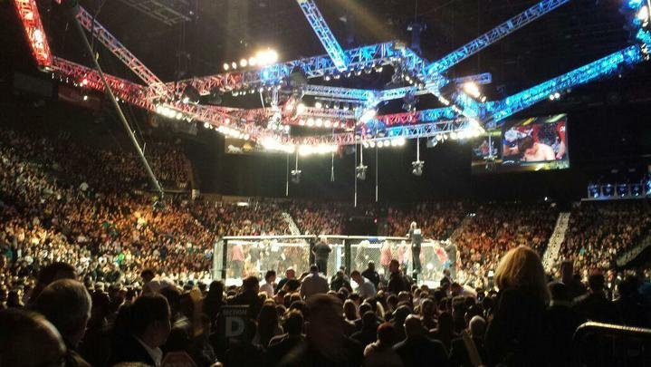 MGM Grand Garden Arena lotada durante as lutas do cad principal