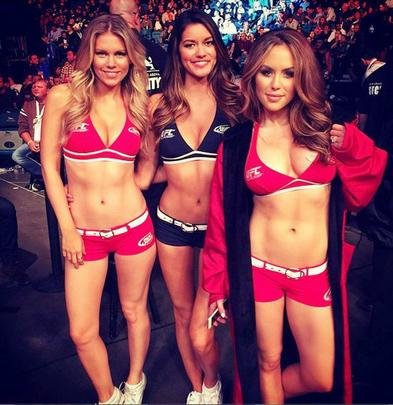 Da direita para a esquerda: octagon girls Chrissy Blair, Vanessa Hanson e Brittney Palmer posam para foto durante UFC 182