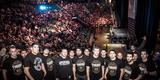 Confira a galeria de fotos da pesagem do UFC 183 - Equipe grande de Nick Diaz aguardando a pesagem