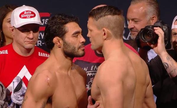 Confira a galeria de fotos da pesagem do UFC 183 - Rafael Sapo x Tom Watson