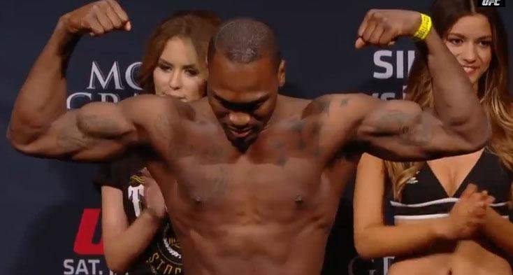 Confira a galeria de fotos da pesagem do UFC 183 - Derek Brunson