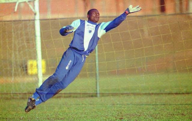 William Andem durante treino na Toca da Raposa, em BH