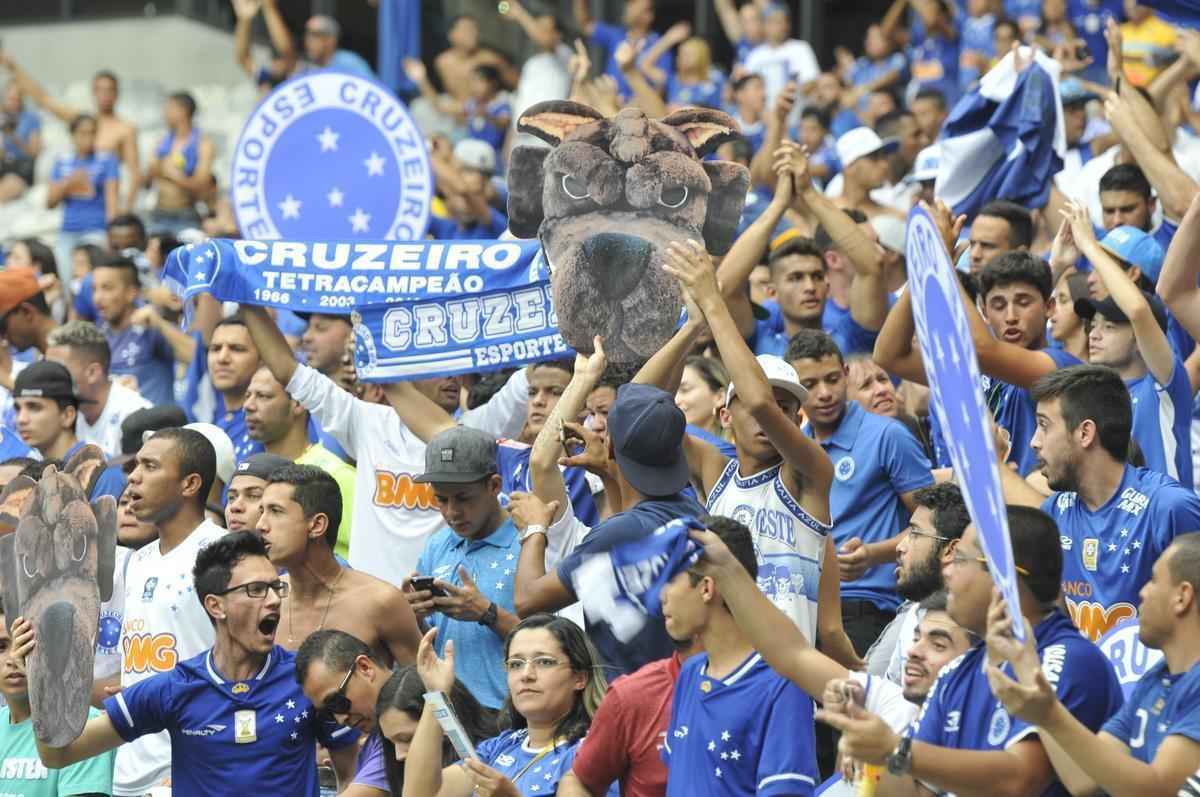 Imagens da torcida do Cruzeiro no clássico contra o Atlético