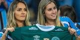 Torcedores foram vestidos ou pintados de verde na final da Copa do Brasil, entre Grêmio e Atlético, em Porto Alegre, para homenagear a Chape e as vítimas do acidente aéreo na Colômbia.