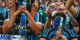 Torcedores foram vestidos ou pintados de verde na final da Copa do Brasil, entre Grêmio e Atlético, em Porto Alegre, para homenagear a Chape e as vítimas do acidente aéreo na Colômbia.