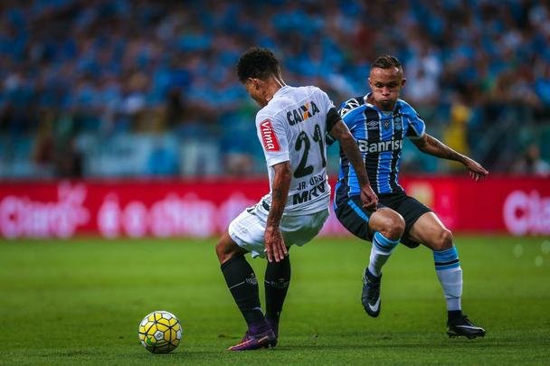 Imagens do duelo decisivo da Copa do Brasil, entre Grêmio e Atlético, na Arena, em Porto Alegre