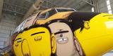O Boeing 737 foi totalmente estilizado pelos artistas Otávio e Gustavo Pandolfo