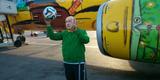 Fake do técnico Luiz Felipe Scolari em Confins antes do voo inaugural do avião oficial da Seleção Brasileira