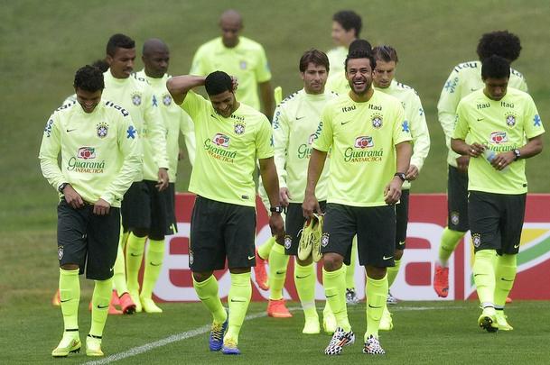 Jogadores da Seleção treinando na Granja Comary, em Teresópolis