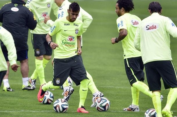Jogadores da Seleção treinando na Granja Comary, em Teresópolis