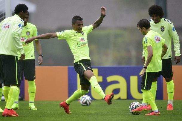 Jogadores da Seleção treinando na Granja Comary, em Teresópolis
