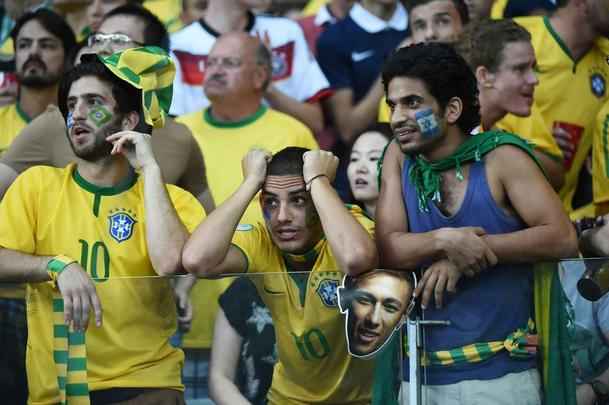 Goleada da Alemanha, 5 a 0 no primeiro tempo, deixa torcedores brasileiros desolados