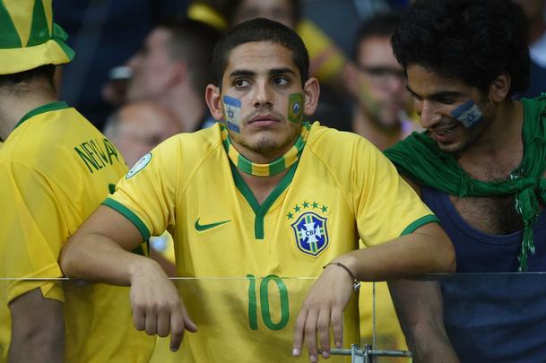 Goleada da Alemanha, 5 a 0 no primeiro tempo, deixa torcedores brasileiros desolados