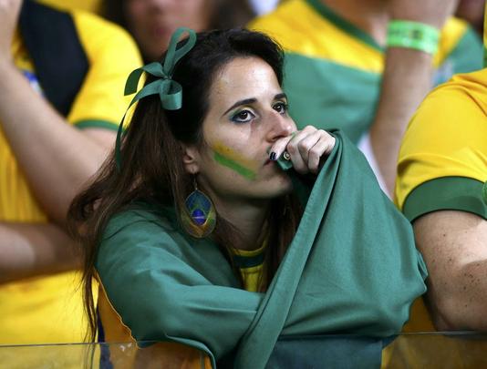 Goleada da Alemanha, 5 a 0 no primeiro tempo, deixa torcedores brasileiros desolados 