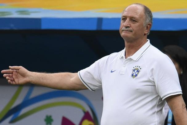 Felipão se mostrou tenso e descontente durante o jogo de despedida da Copa do Mundo