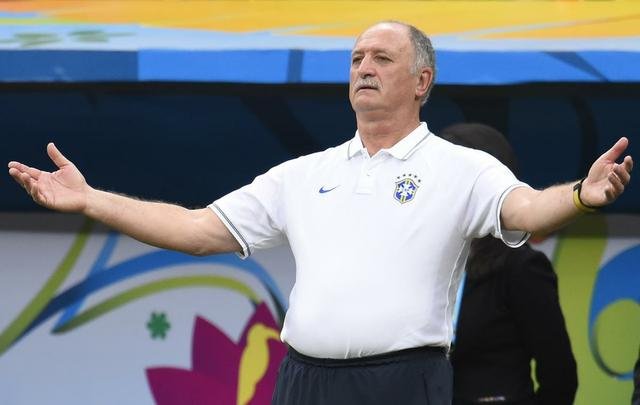 Felipão se mostrou tenso e descontente durante o jogo de despedida da Copa do Mundo