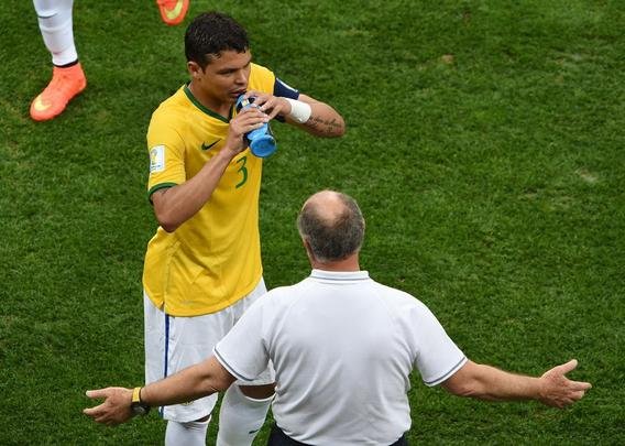 Felipão se mostrou tenso e descontente durante o jogo de despedida da Copa do Mundo
