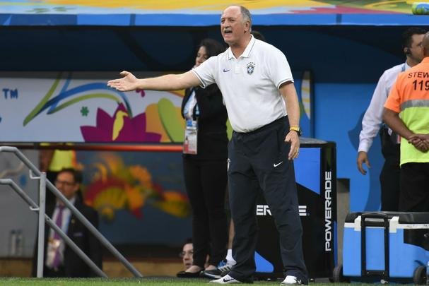 Felipão se mostrou tenso e descontente durante o jogo de despedida da Copa do Mundo