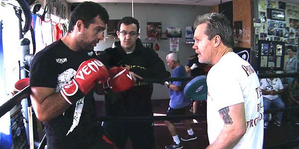 Shogun  treina com Freddie Roach, que também é mestre de St. Pierre,  desde março deste ano (UFC/Reprodução)