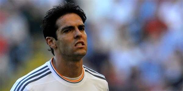 Chegada de novos jogadores para o meio-campo do Real Madrid fez Kaká perder mais espaço (AFP PHOTO / MIGUEL RIOPA ) Chegada de novos jogadores para o meio-campo do Real Madrid fez Kaká perder mais espaço (AFP PHOTO / MIGUEL RIOPA )