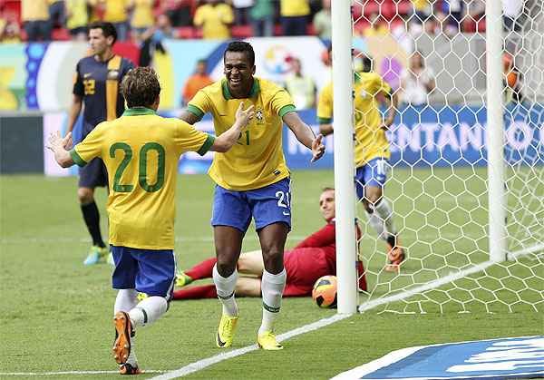 Jô, do Atlético, voltou a se destacar e marcou duas vezes no Mané Garrincha (REUTERS/Gregg Newton )