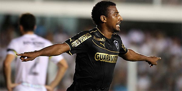 Elias marcou os dois gols do Botafogo na vitória sobre o Santos por 2 a 1 na Vila Belmiro (Lucas Baptista / Futura Press / Folha Press)