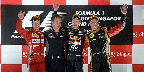 Vettel conquista 7ª vitória na temporada e caminha tranquilo para conquistar o tetracampeonato  (AFP PHOTO / ROSLAN RAHMAN )